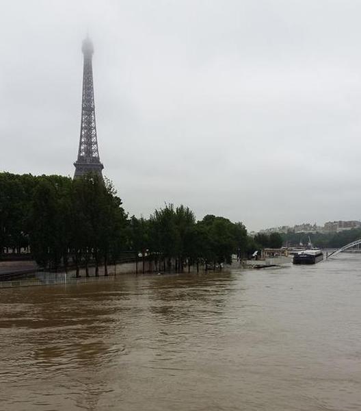 Sena, aproape sa iasa din matca, Foto: Facebook - Luca Niculescu