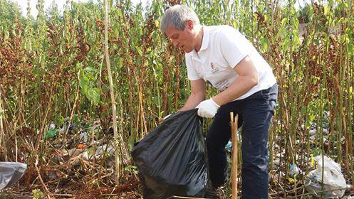 Dacian Ciolos, in Delta Vacaresti (1), Foto: Let's Do It Romania