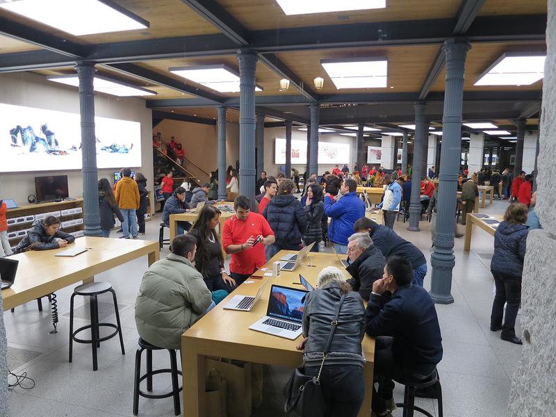 Intr-un magazin Apple, Foto: Hotnews