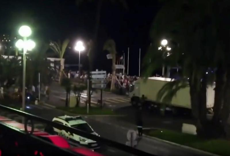 Momentul cand camionul intra in multimea din Nisa, Foto: Captura YouTube