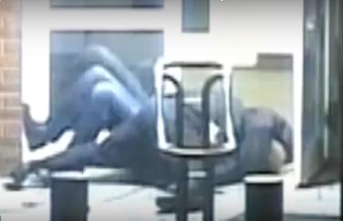 Lupta dintre un politist si un diplomat american, Foto: Captura YouTube