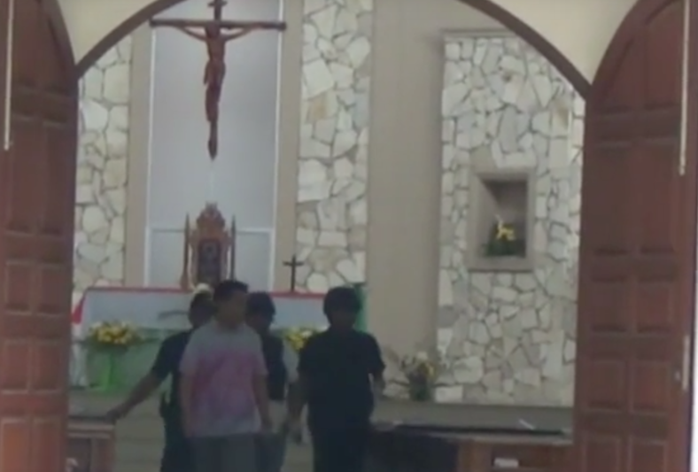 Atac kamikaze esuat intr-o biserica indoneziana, Foto: Captura YouTube