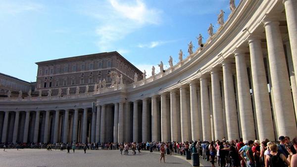 In asteptare. Basilica San Pietro, Roma, Foto: Mioara Cristea