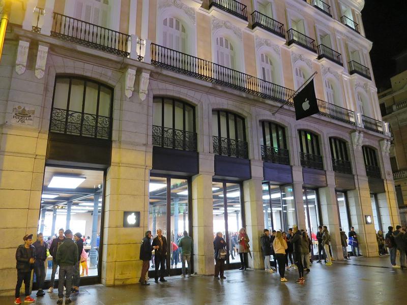 Un magazin Apple, Foto: Hotnews