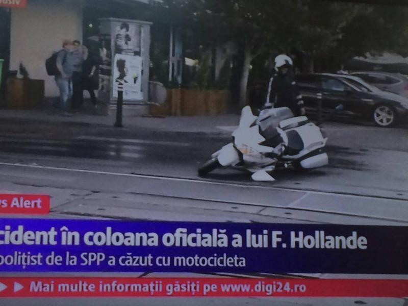 Agent pe motocicleta cazut pe soseaua umeda, Foto: Captura Digi 24