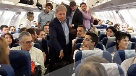 Dacian Ciolos in avion, Foto: TVR