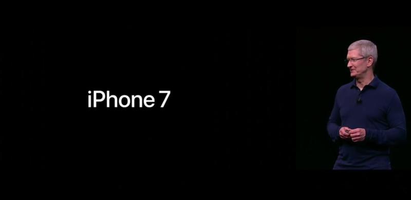 Tim Cook si iPhone 7, Foto: -