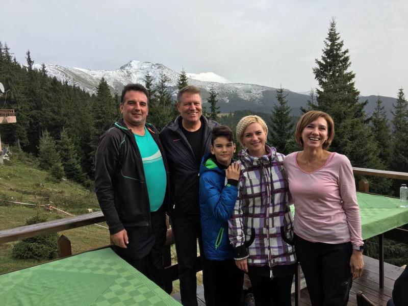 Klaus si Carmen Iohannis, la o cabana in Parang, Foto: Facebook/ Laura Marica