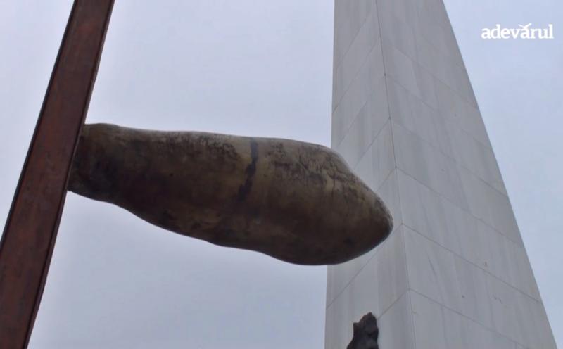 Sculptura controversata din Piata Revolutiei, Foto: Adevarul