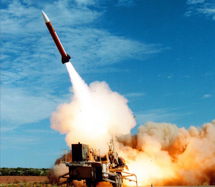 Sistemul Patriot lansand un interceptor, Foto: Raytheon