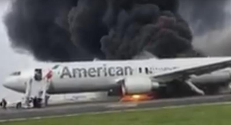Avion in flacari la Chicago, Foto: Captura YouTube