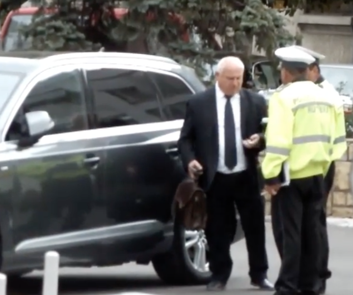 Pavel Abraham, amendat pentru ca a parcat pe loc interzis, Foto: stiridebuzau.ro