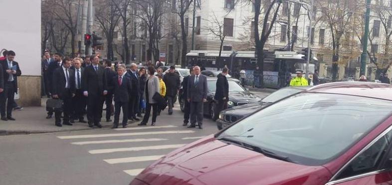 Dacian Ciolos la semafor, Foto: Stefan Both / adevarul.ro