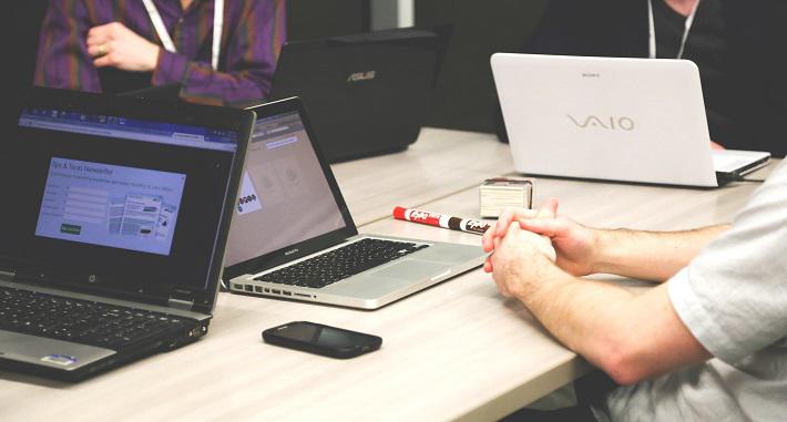 Bucurestiul ia jumatate dintre programatori, Foto: stocksnap.io