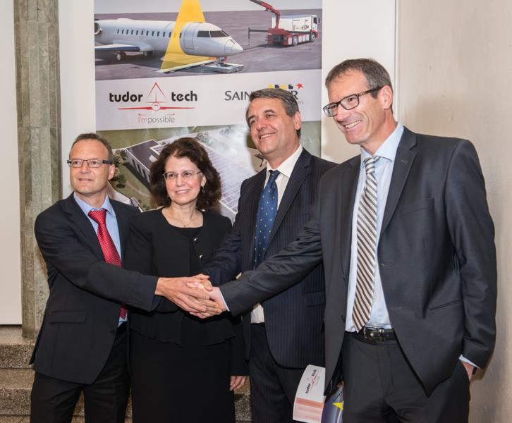 Mircea Tudor - centru, Foto: MAE