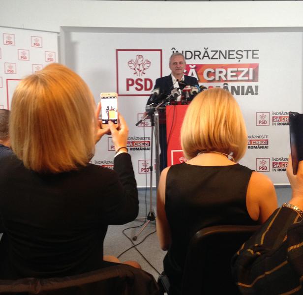 Gabriela Firea il fotografiaza pe Liviu Dragnea, Foto: Hotnews