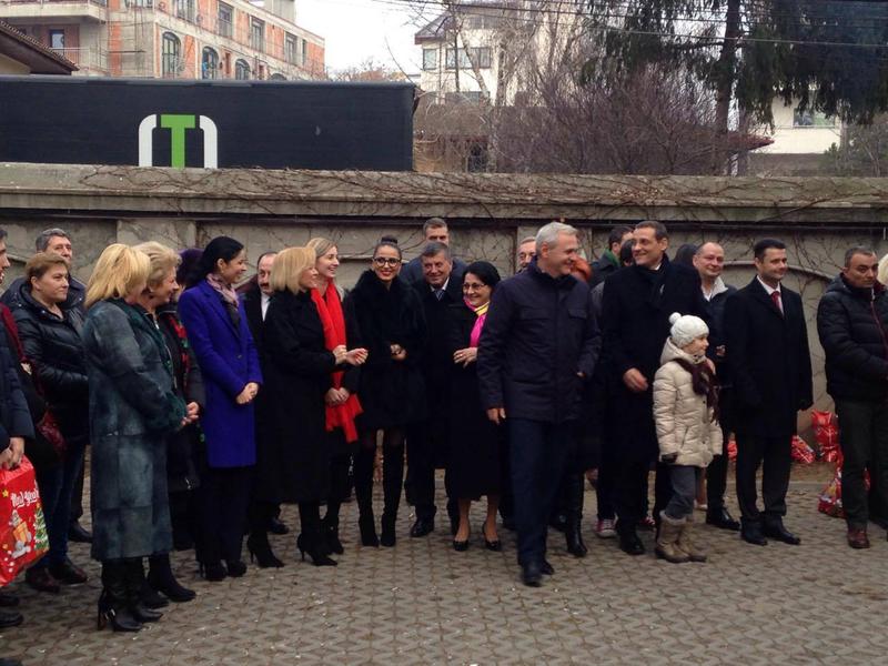 Liviu Dragnea si liderii PSD cu colindatori, Foto: Hotnews