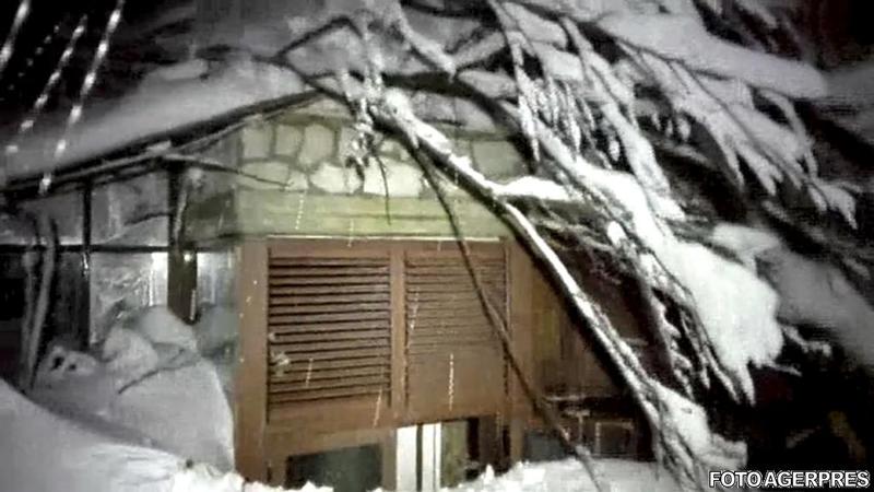Hotelul Rigopiano acoperit de zapada, Foto: Agerpres/AP