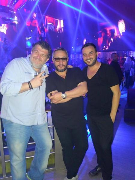 Joshua Castellano cu trabucul in club in mai 2016, Foto: Facebook / Joshua Castellano