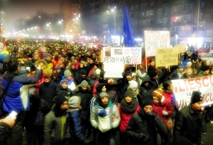 Multimea pe bulevardul Magheru, Foto: Hotnews