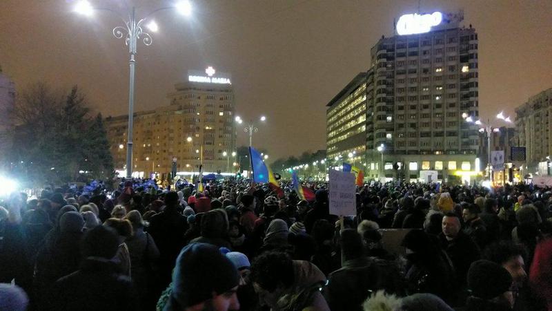 Piata Victoriei, plina de oameni, Foto: Hotnews