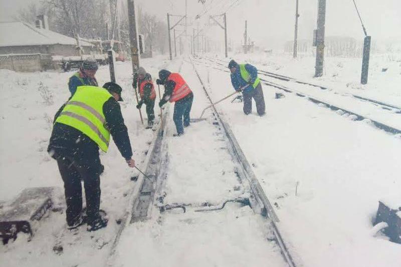 Pe calea ferata se circula in conditii de iarna, Foto: CFR