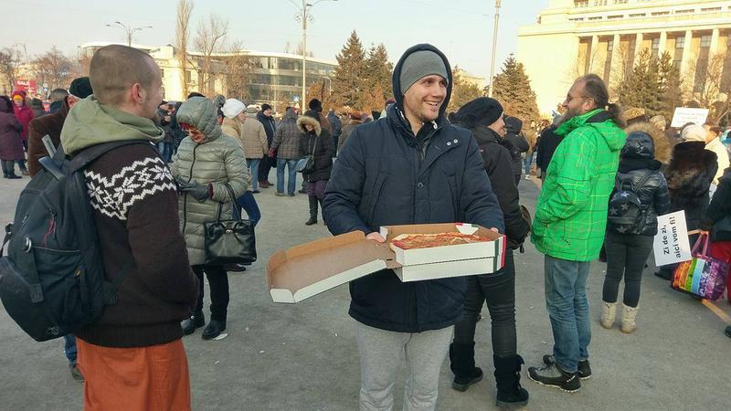 Pizza pentru protestatari, Foto: Hotnews