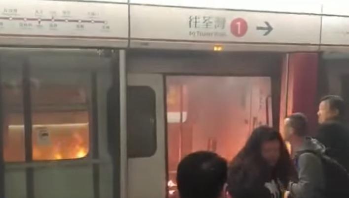 Incendiu la metroul din Hong Kong, Foto: Captura Youtube.com