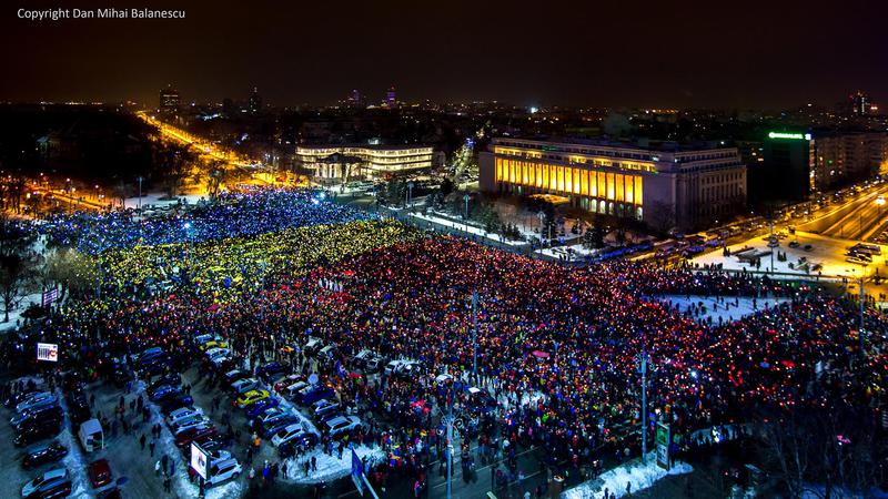 Drapel uman in a 13-a zi de protest, Foto: Dan Mihai Balanescu