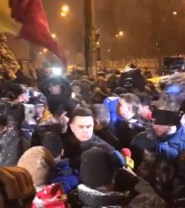 Klaus Iohannis in mijlocul protestatarilor, Foto: Captura Facebook