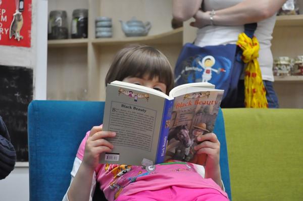 Copil citind, Foto: Asociatia Curtea Veche