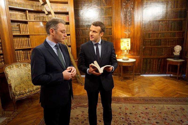 Emmanuel Macron si Luca Niculescu la Ambasada din Paris, Foto: Ambasada Romaniei in Franta