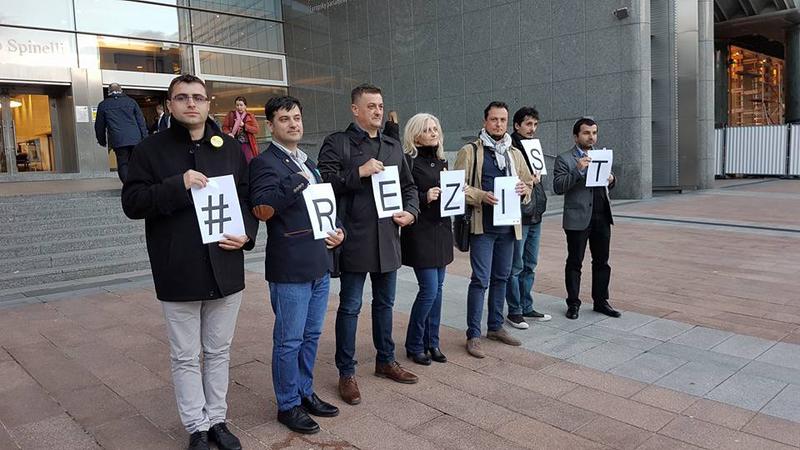 Mesajul #Rezist la Parlamentul European, Foto: Facebook / Malin Bot