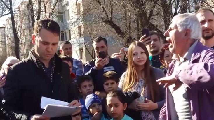 Discutii aprinse cu primarul Robert Negoita dupa demolarea unui loc de joaca, Foto: Captura Facebook