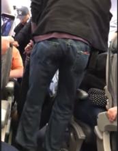 Pasagerul tarat in avion, Foto: Captura Youtube.com