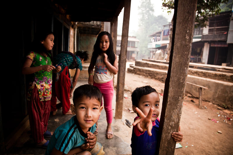 Copii din satul Gorkha, Nepal , Foto: Alex Gavan