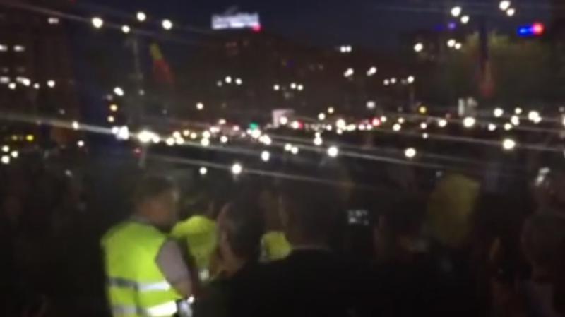 Imnul cantat in Piata Victoriei, Foto: Hotnews