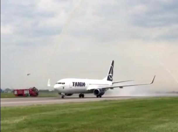 Boeing 737-800 NG Marea Unire pe aeroportul Baneasa, Foto: CNAB