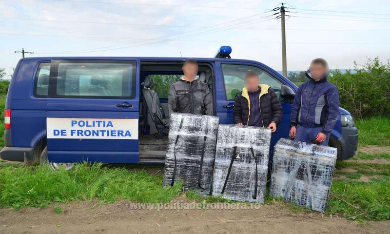 Trei moldoveni prinsi cand treceau tigari peste Prut, Foto: Politia de Frontiera