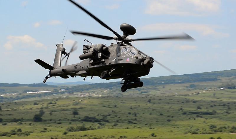 Elicopter de atac AH-64 Apache in poligon la Cincu, Foto: HotNews.ro / Victor Cozmei
