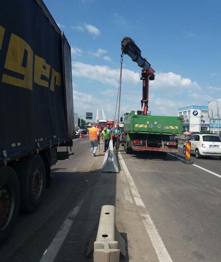 Montare de parapete de beton pe Centura Capitalei, Foto: CNAIR