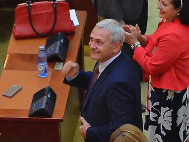 Liviu Dragnea, aplaudat de la balcoanele Parlamentului, Foto: Hotnews