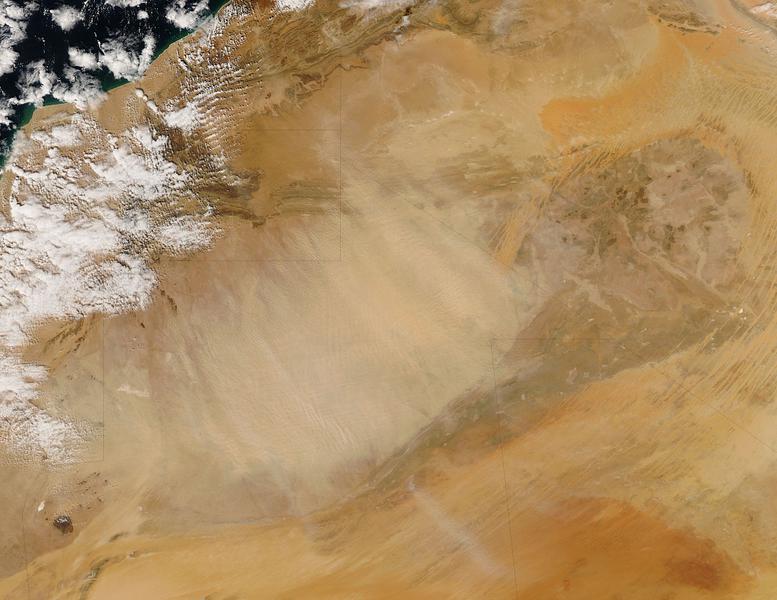Furtuna de praf saharian, Foto: NASA Earth Observatory
