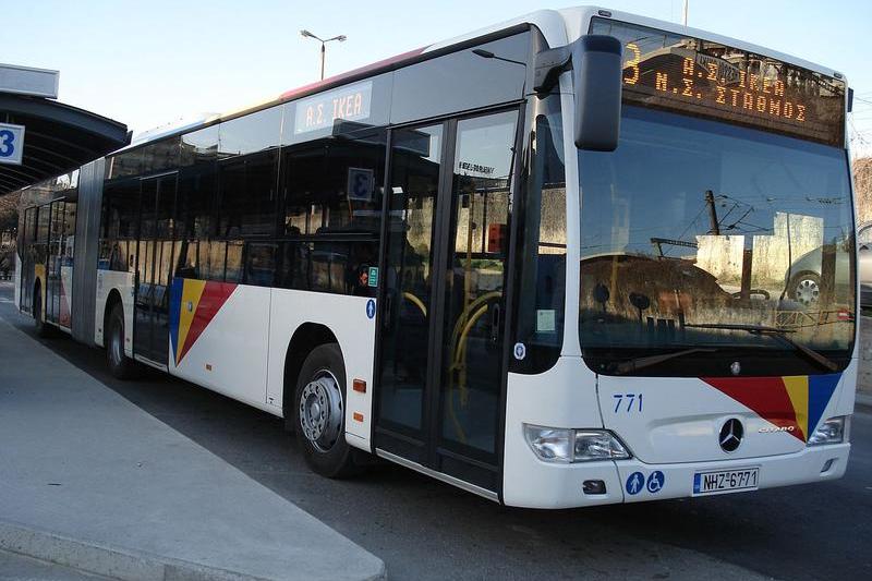 Autobuz articulat, Foto: Wikipedia / Giorgos Kollias