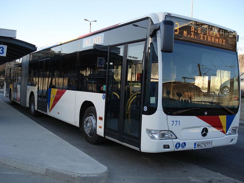 Autobuz articulat, Foto: Wikipedia / Giorgos Kollias