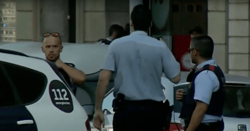 Politia spaniola il cauta pe atacatorul din Barcelona, Foto: Captura YouTube