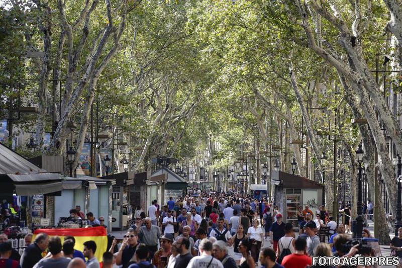 Catalanii au iesit la plimbare pe Rambla dupa atacul terorist, Foto: AGERPRES