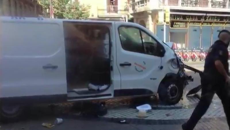 Duba cu care atacatorul a intrat in multime la Barcelona, Foto: Captura YouTube
