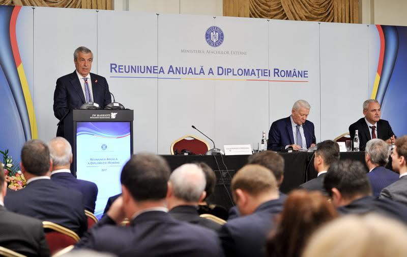 Tariceanu in fata diplomatilor, Foto: senat.ro