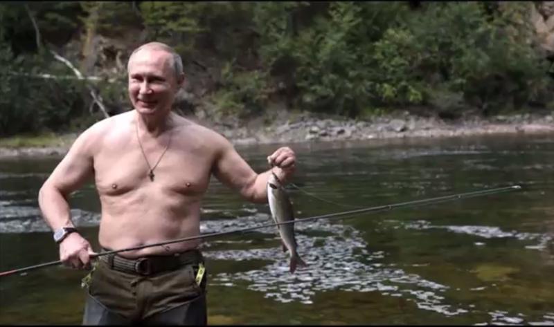 Vladimir Putin, la pescuit cu sulita, Foto: Captura YouTube